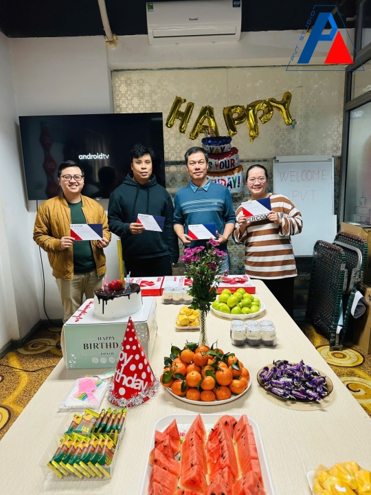 Sinh nhật tháng 1 ấm áp tại PVT Studio