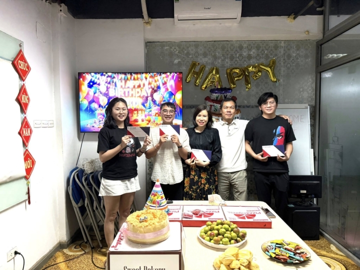 [Hoạt Động Nội Bộ] Ấm Áp Buổi Tiệc Sinh Nhật Tháng 7 tại PVT Studio