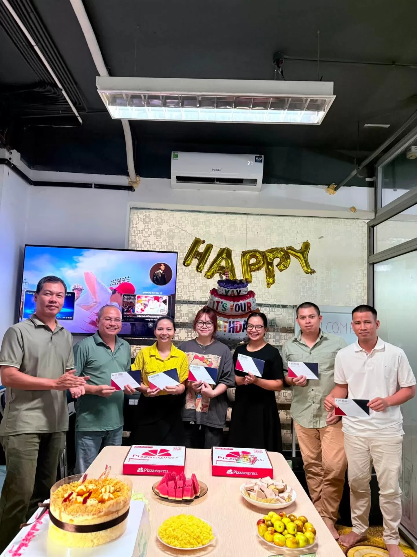 [Hoạt Động Nội Bộ] Rộn Ràng Tiệc Sinh Nhật Tháng 8 Ấm Áp Tại PVT Studio